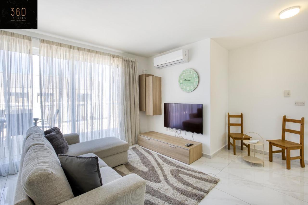 Apartamento Lux Sea Front Penthouse With Breathtaking Views In St Pauls By 360 Estates Bahía de San Pablo Exterior foto