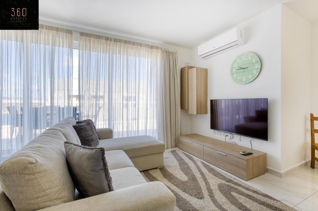 Apartamento Lux Sea Front Penthouse With Breathtaking Views In St Pauls By 360 Estates Bahía de San Pablo Exterior foto