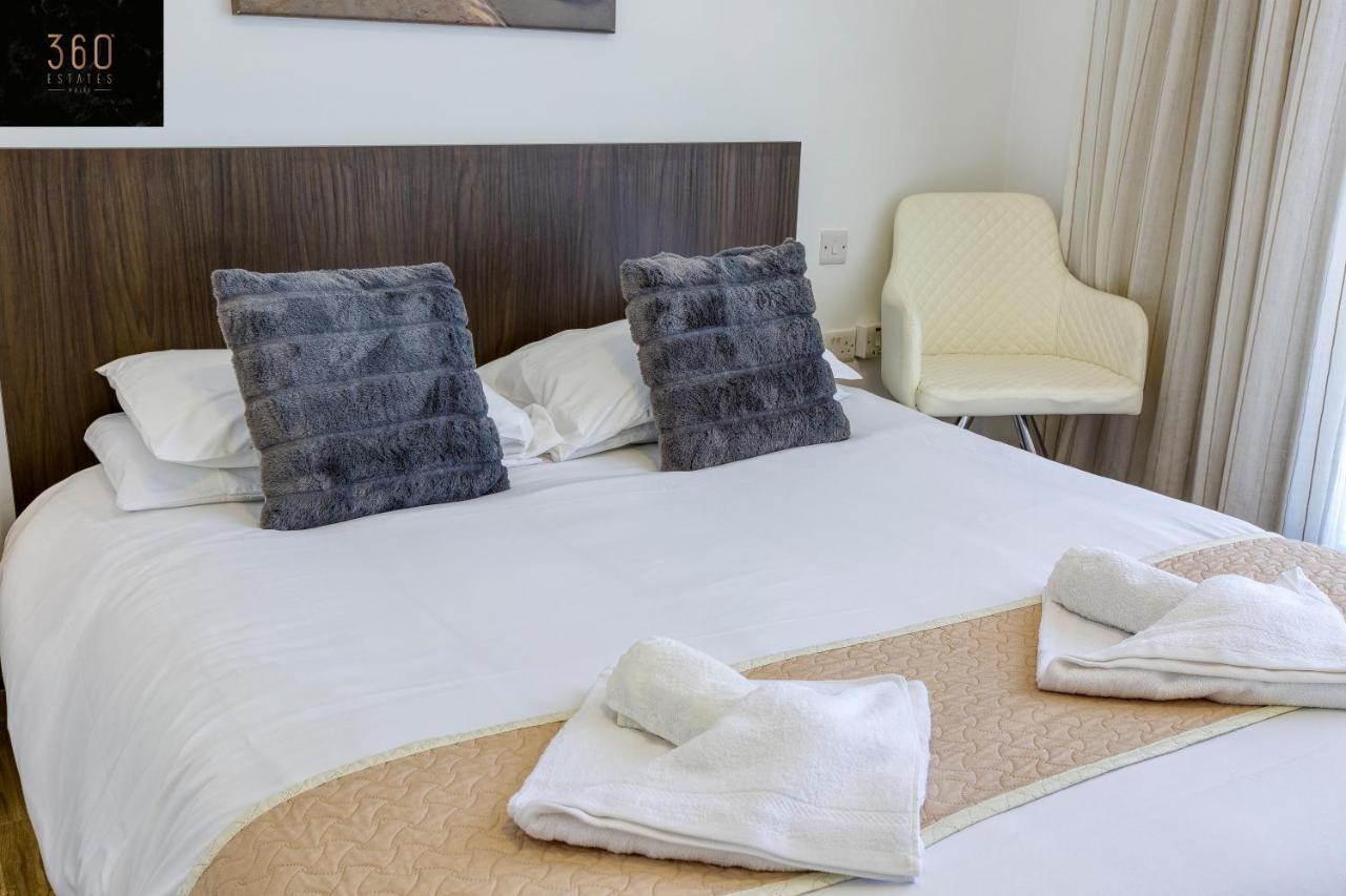 Apartamento Lux Sea Front Penthouse With Breathtaking Views In St Pauls By 360 Estates Bahía de San Pablo Exterior foto
