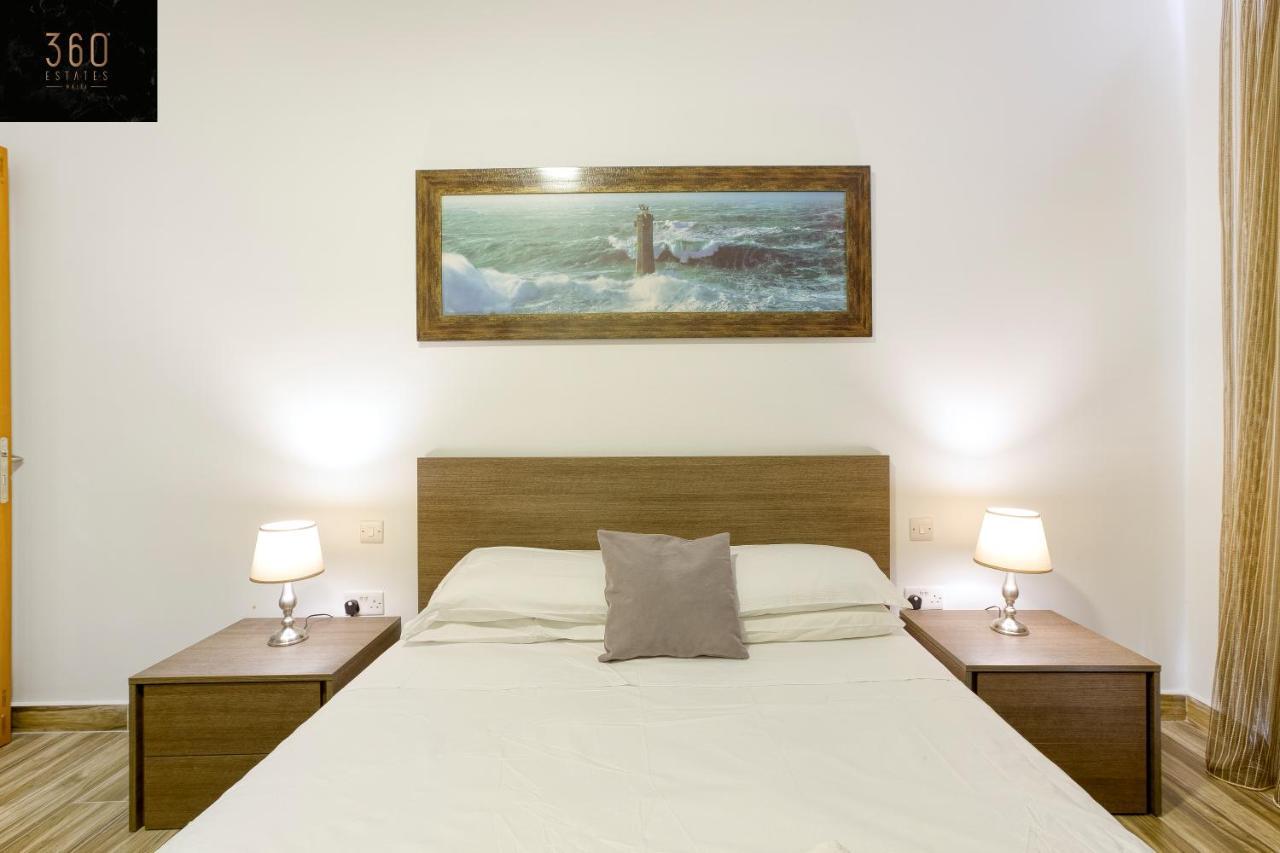 Apartamento Lux Sea Front Penthouse With Breathtaking Views In St Pauls By 360 Estates Bahía de San Pablo Exterior foto