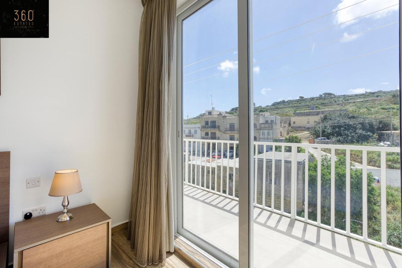 Apartamento Lux Sea Front Penthouse With Breathtaking Views In St Pauls By 360 Estates Bahía de San Pablo Exterior foto