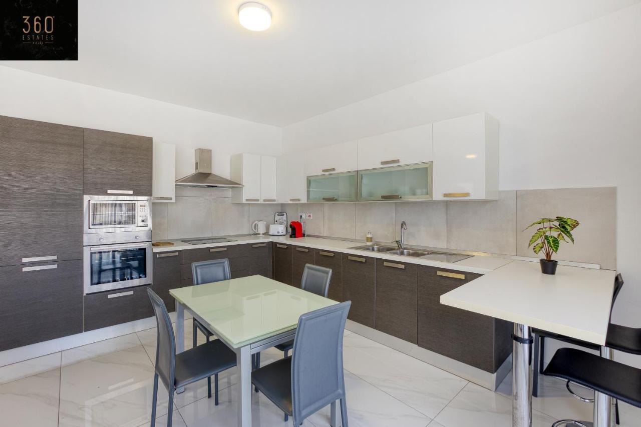 Apartamento Lux Sea Front Penthouse With Breathtaking Views In St Pauls By 360 Estates Bahía de San Pablo Exterior foto